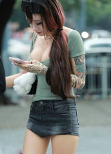 动漫美女打扑克的软件,视觉盛宴，动漫美女助力扑克游戏走红-1